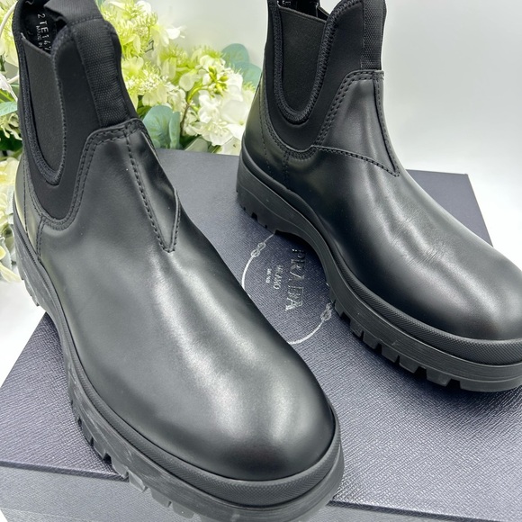 Men\'s Prada Brixxen  leather Chelsea boots size 10 made in Italy